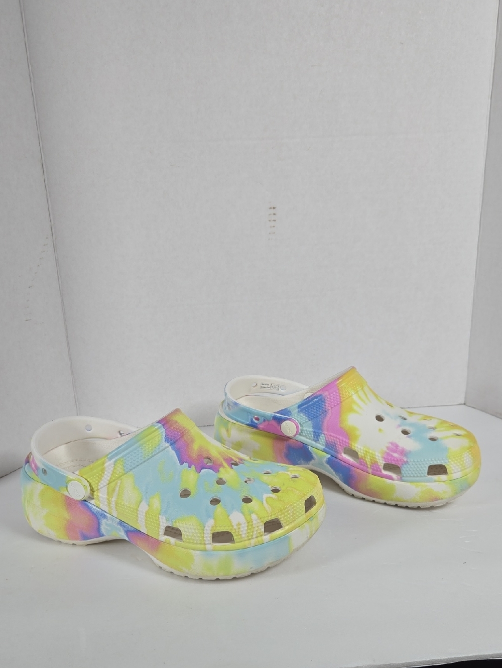 Crocs Classic Tie Dye Platform Clogs Womens Size 8 Multicolor Comfort Shoes